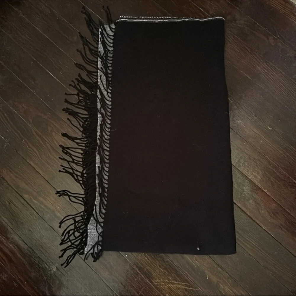 NWT Victoria’s Secret Black Pink Heart Limited Edition Blanket Throw
